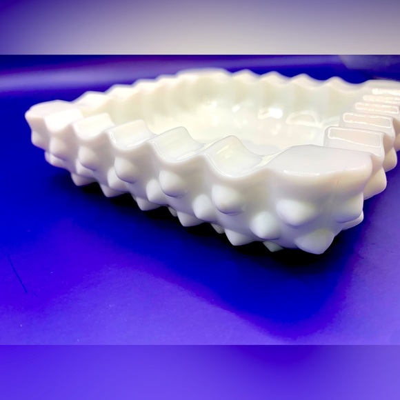 Fenton Hobnail Milk Glass Ashtray/Dish w/ Scalloped Rim - Vintage - Picture 3 of 10
